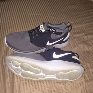 Nike LUNARSOLO rubbing shoes